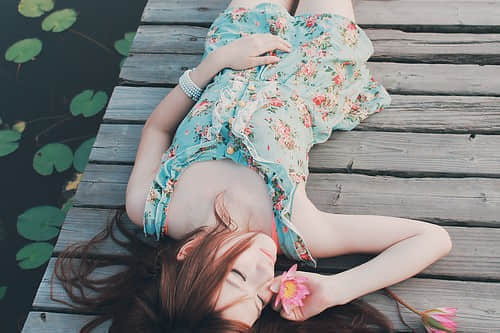˸